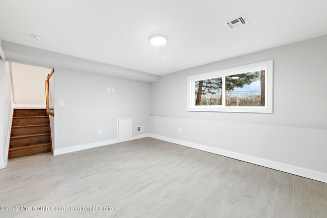 Building Photo - 2 Middlesex Rd