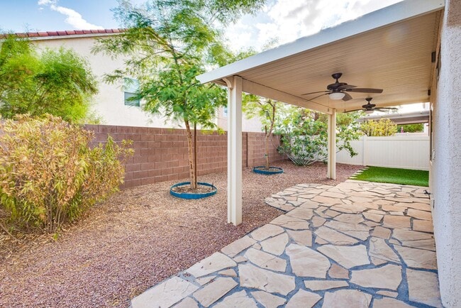 Building Photo - Spacious 3-Bedroom Home Featuring Downstai...