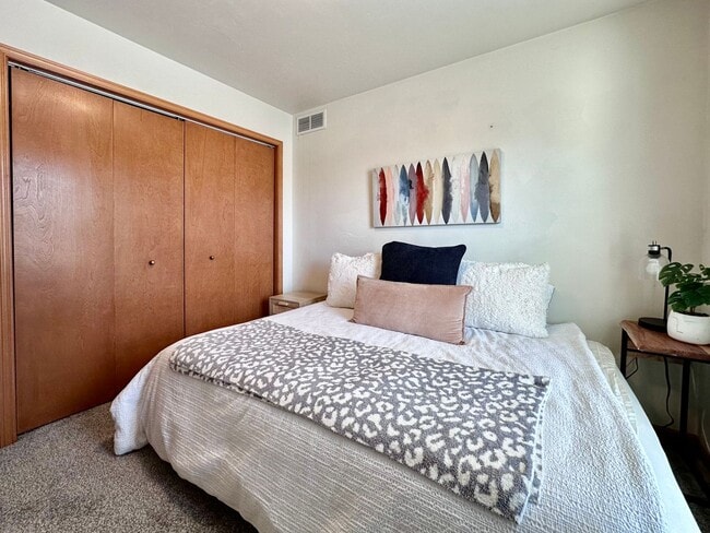 Building Photo - 1170-1172-1172 S Atrium Ct