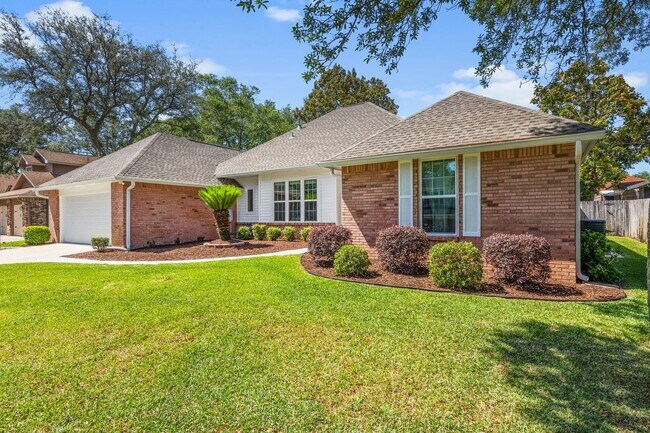 Building Photo - Spacious 4 Bedroom in Bluewater Bay w/ Large POOL!!