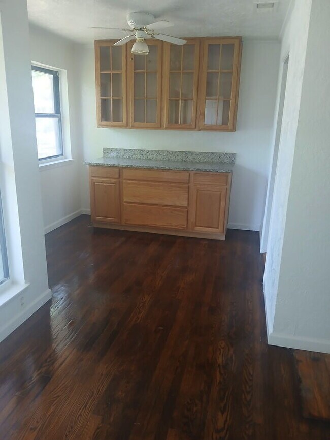 Building Photo - Great Rental in Farmers Branch, TX 75234