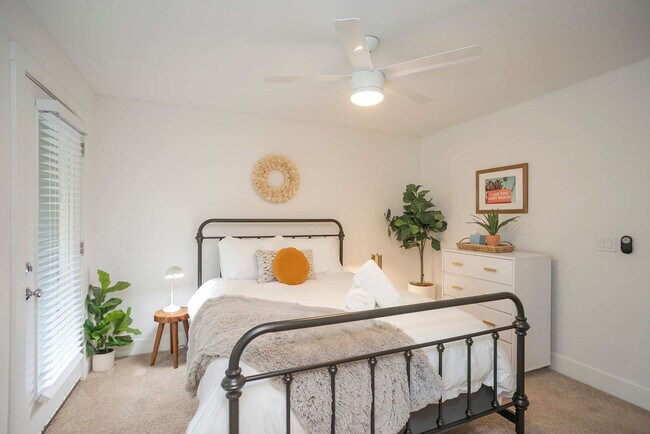 Building Photo - 559 Veritas St