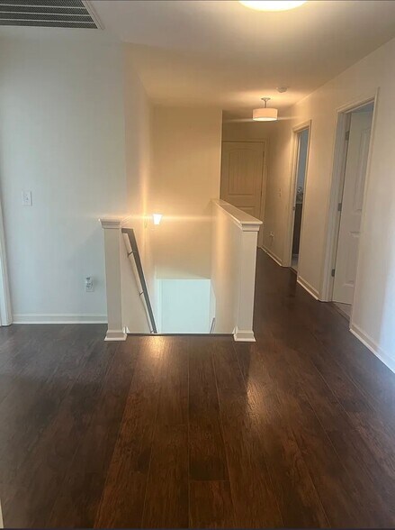 Building Photo - 4599 Woodford Cir