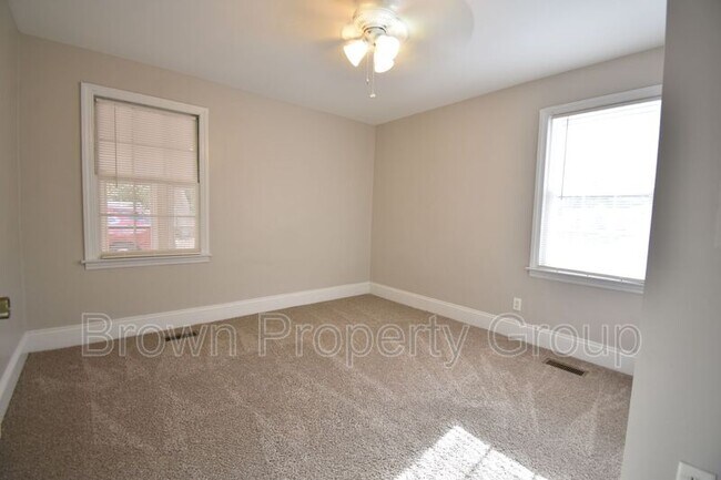 Building Photo - 702 Poole Dr