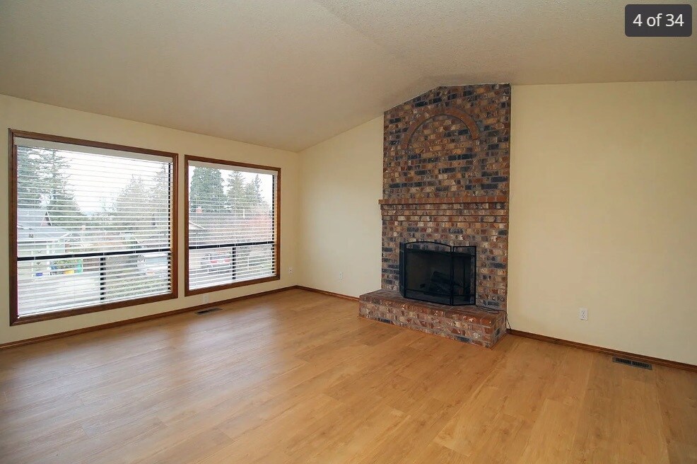 Building Photo - 15714 NE Rose Pky