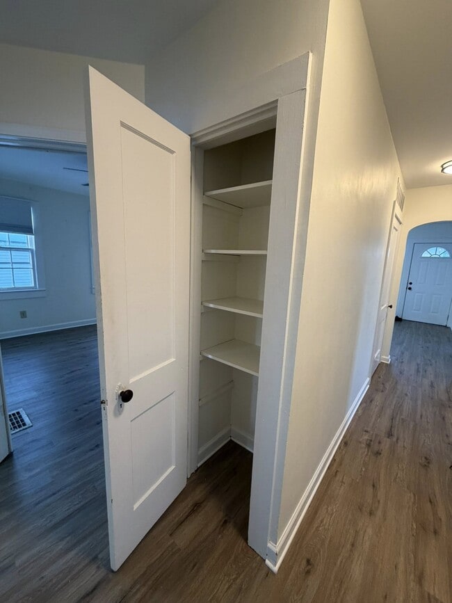 Building Photo - 932 Headley St