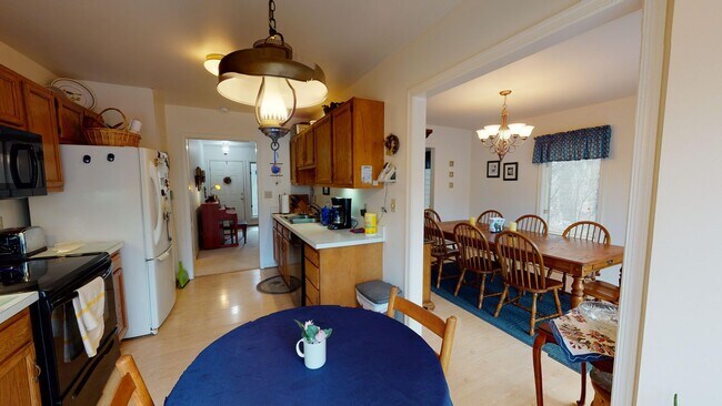 Building Photo - Short Term Furnished House