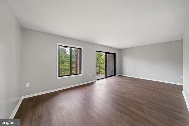 Building Photo - 6934 Hanover Pkwy