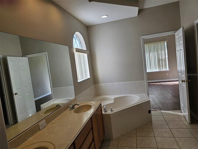 Building Photo - 14442 Huntcliff Park Way