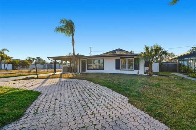 Building Photo - 2470 Del Rio Way