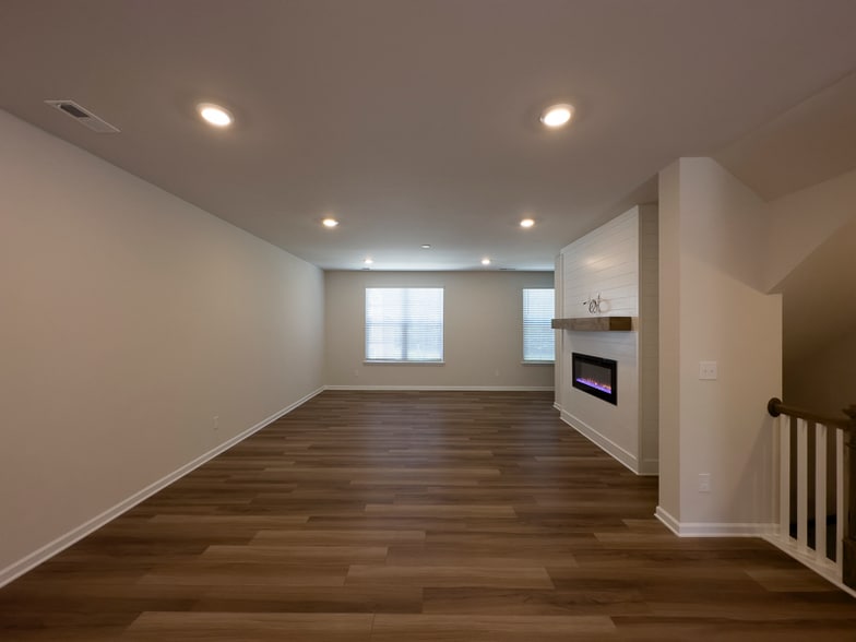 Building Photo - 15013 Camus Ct