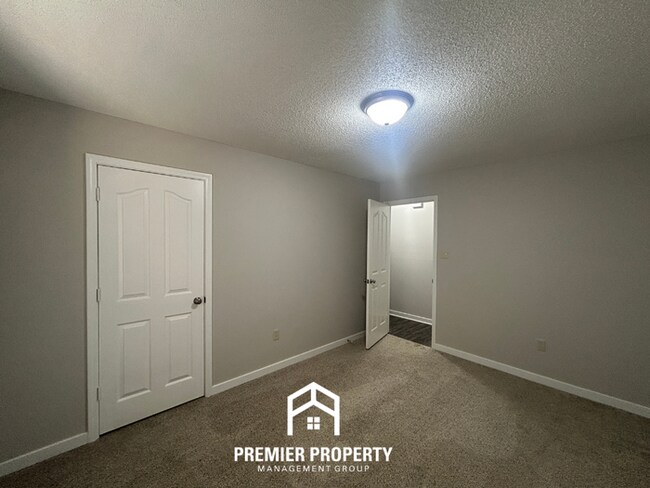 Building Photo - 7130 Redfern Dr