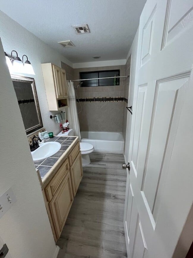 Building Photo - High in La Quinta Cove