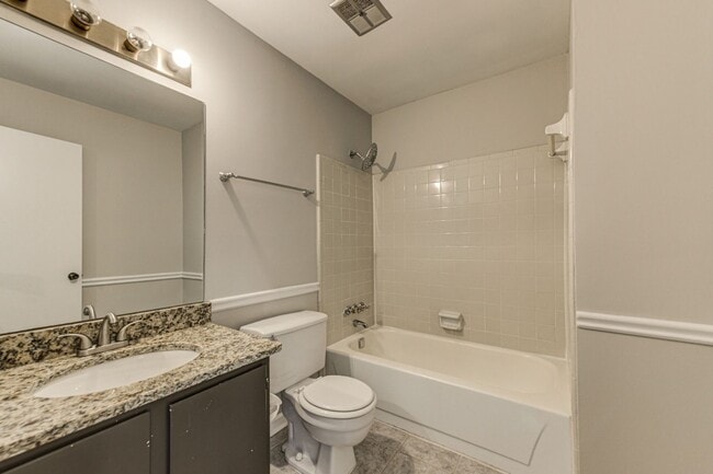 Building Photo - Charming 2BR Condo in Atlanta