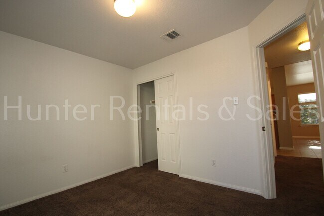 Building Photo - 505 Vega Ln