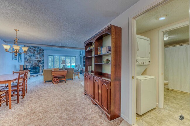 Building Photo - 102 Longfellow Dr