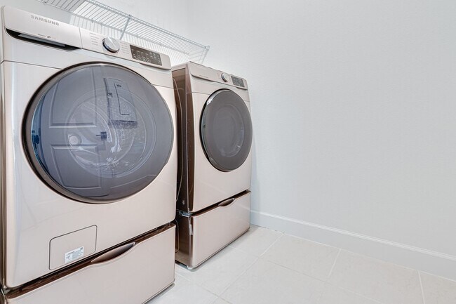 Building Photo - Luxurious Solar Powered 4 Bedroom, 3 Bath Waterfront Home with office & Upgrades Galore!