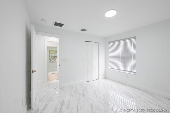 Building Photo - 4668 SW 183rd Ave