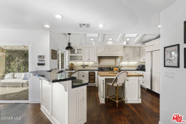 Building Photo - 987 Brookview Ave