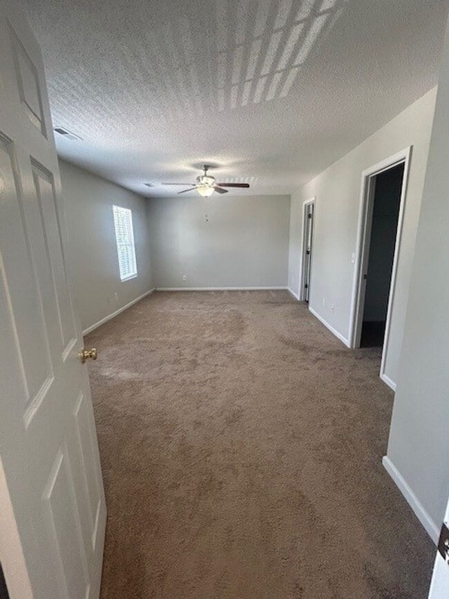 Building Photo - 4293 Kelso Dr