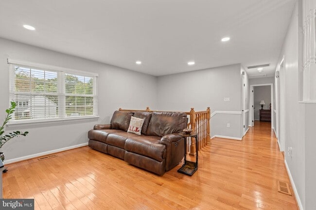 Building Photo - 5590 Neddleton Ave