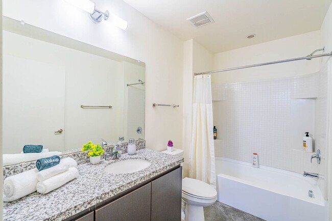 Building Photo - 333 E Roosevelt St