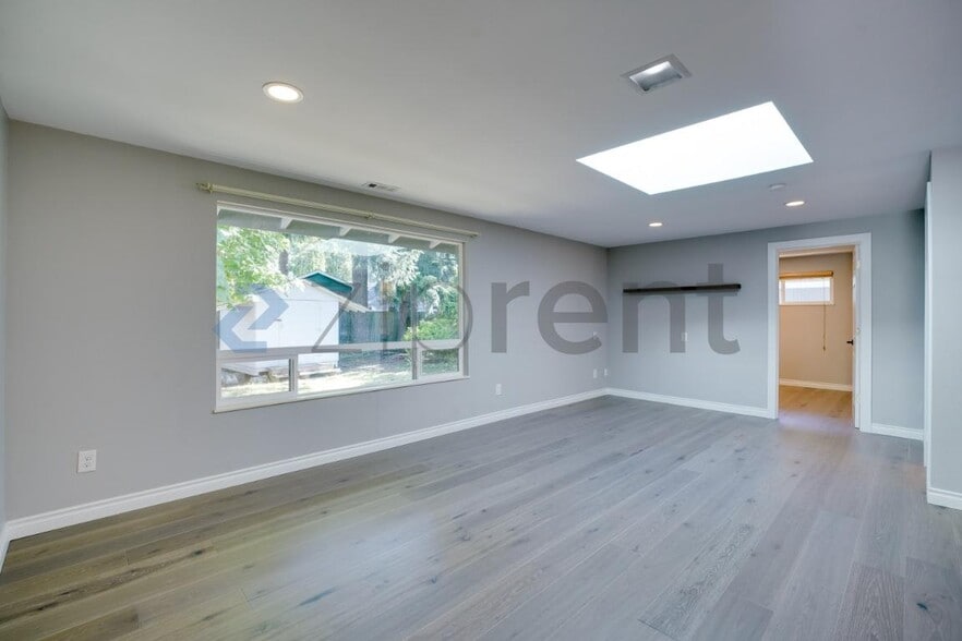 Building Photo - Unit