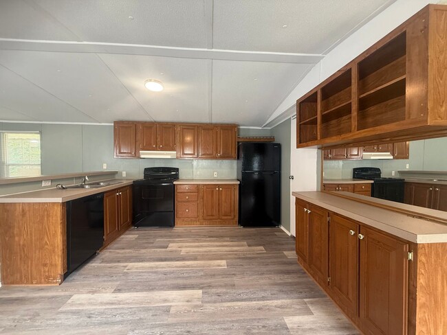 Building Photo - 2 Bedroom 2 Bath Mobile Home in Greenevill...