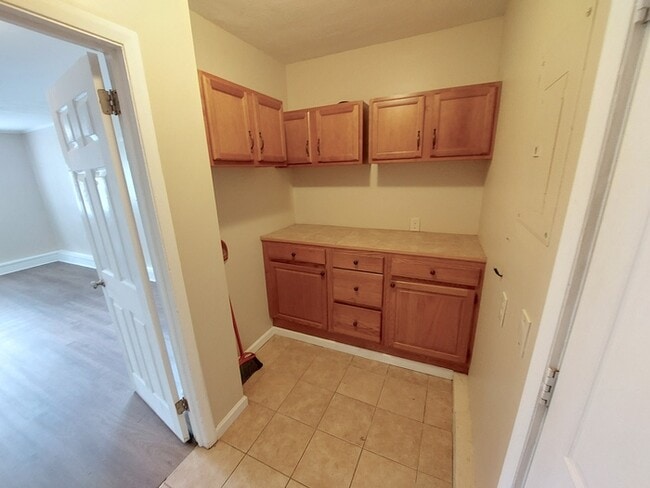 Building Photo - BEAUTIFUL 3 BD/ 1 BTH CORNER LOT WITH W/D ...
