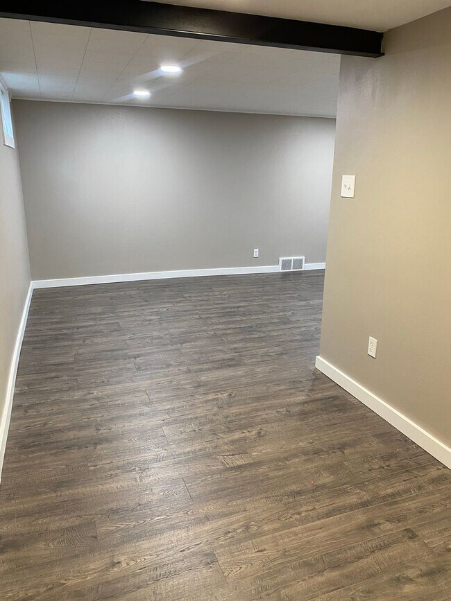 Building Photo - Completely Remodeled Northwest Area 3 Bedr...