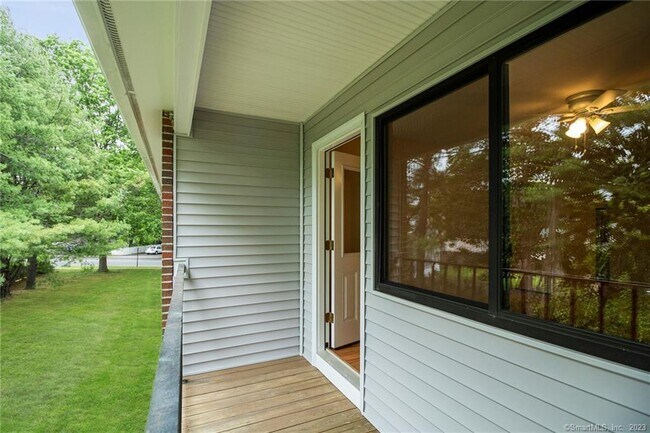 Building Photo - 685 Success Ave