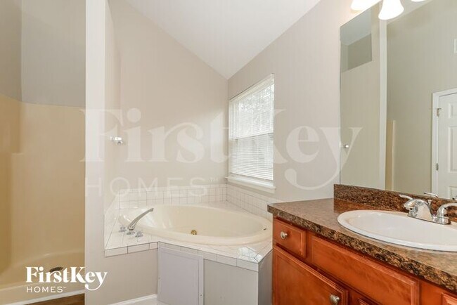 Building Photo - 52 Hamilton Dr