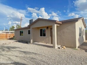 Building Photo - 2618 N Sparkman Blvd