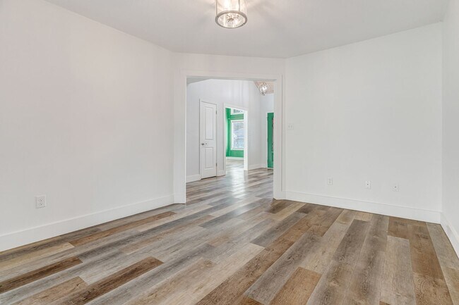 Building Photo - Beautifully Updated Home in Navarre!