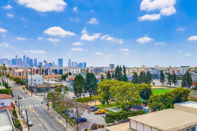 Building Photo - Stunning 2 Story Modern Lofts in Koreatown - 6 Weeks Free Move In Special!