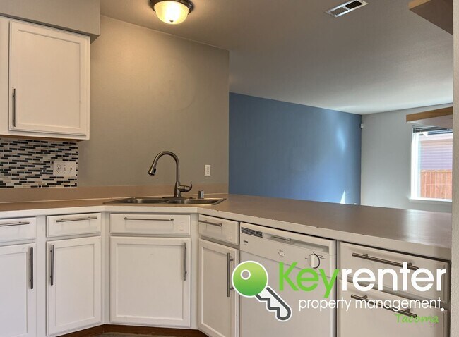 Building Photo - Fern Hill Family Home: Jack & Jill Bath, F...