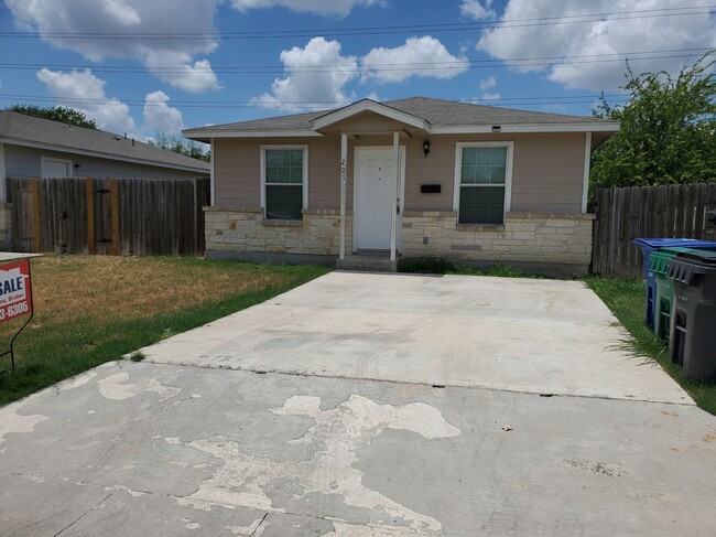 Primary Photo - 203 Carranza St