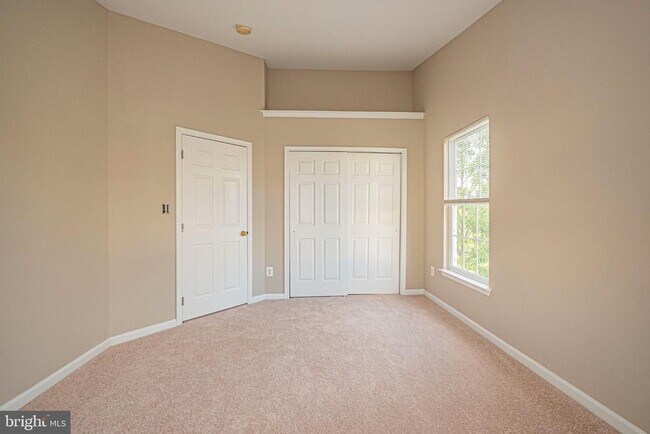 Building Photo - 22619 Upperville Heights Square