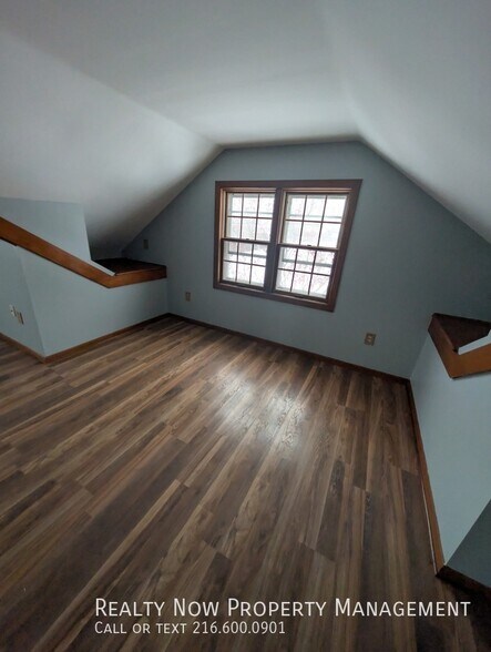 Building Photo - 15709 Northwood Ave