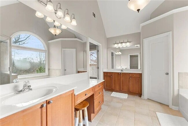Building Photo - Beautiful home in Stratford on Lanier-5 bed 3 bath in sought after swim, tennis and lake community!