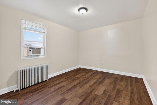 Building Photo - 3207 11th Pl SE