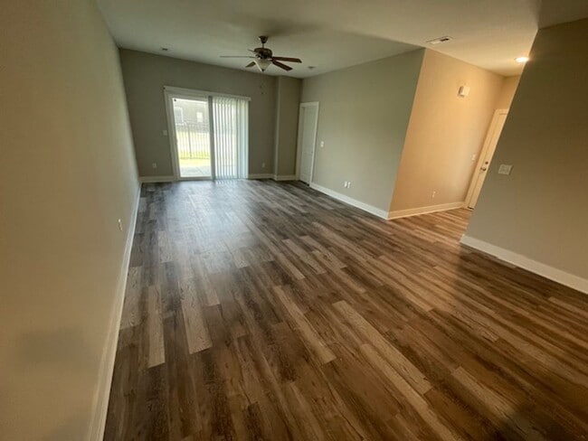 Building Photo - For Rent – Beautiful 3 Bed | 2 Bath Single...