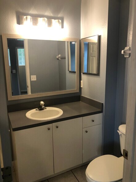 Building Photo - 804 E South St