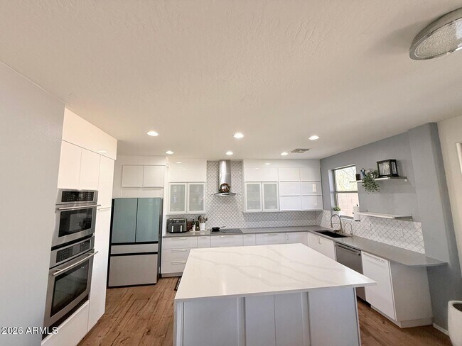 Building Photo - 1906 E Patrick Ln