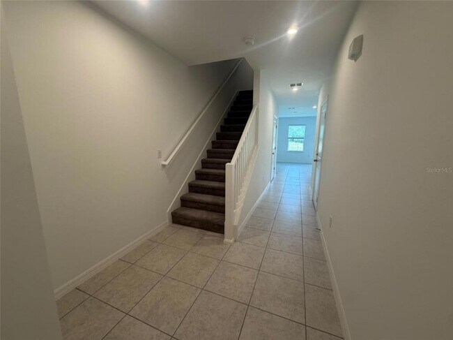Building Photo - 1623 Fan Palm Dr