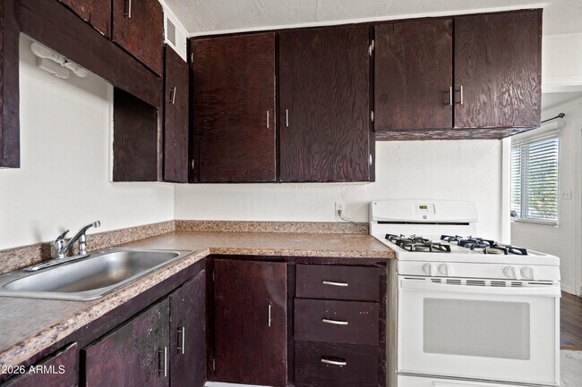 Building Photo - 4326 N 13th Pl