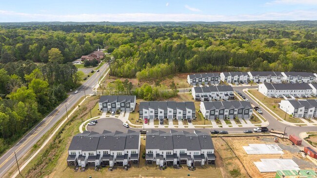 Building Photo - Stylish & Spacious Home in Prime Durham Location – Modern Living with Comfort & Convenience