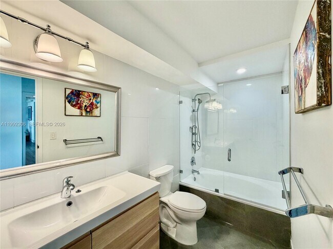 Building Photo - 1000 Parkview Dr