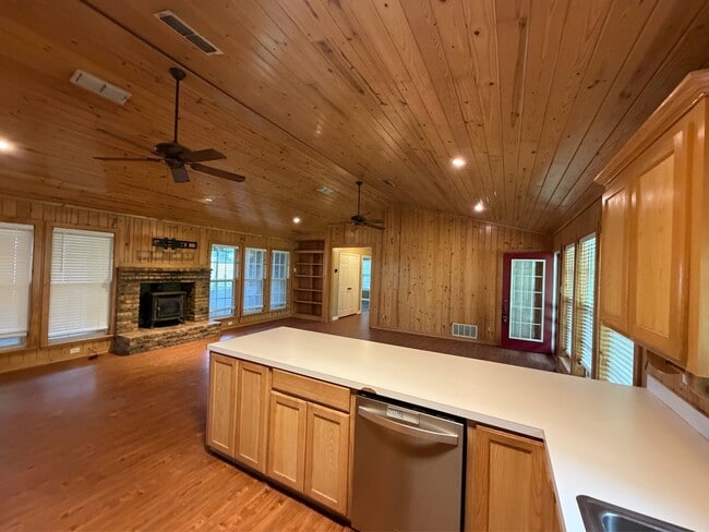 Building Photo - 261 County Rd