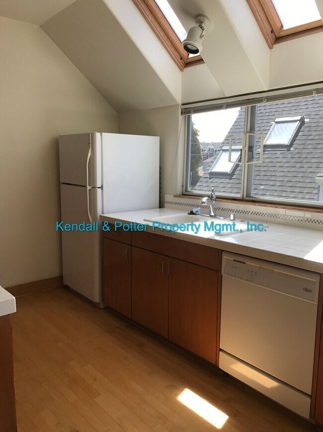 Building Photo - Unique Yacht Harbor 3bed/2bath Home with S...